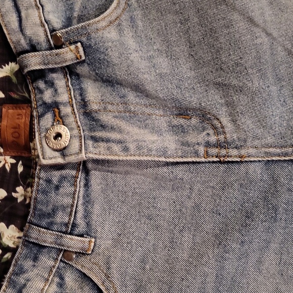 POL Two-Tone Jeans - Picture 2 of 4